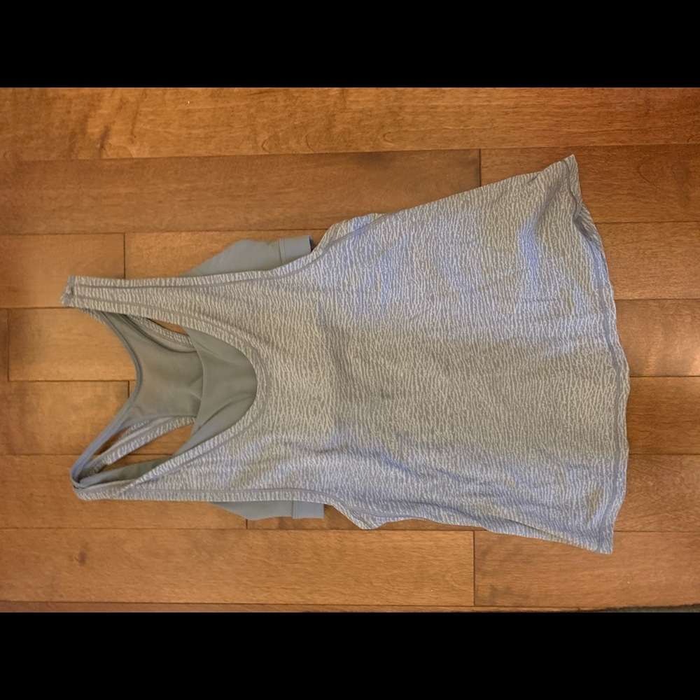 Gray lululemon tank with built in bra sz 6